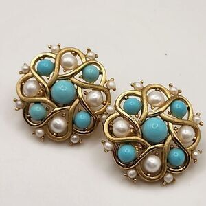 Vintage Crown Trifari Faux Turquois & White Bead Gold Tone Metal Clip Earrings